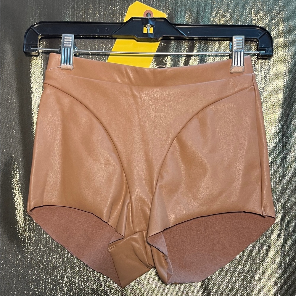 SKIMS Rare NWT "Sienna" Faux Leather Booty Shorts – Custom Cut 🖤🔥✨
